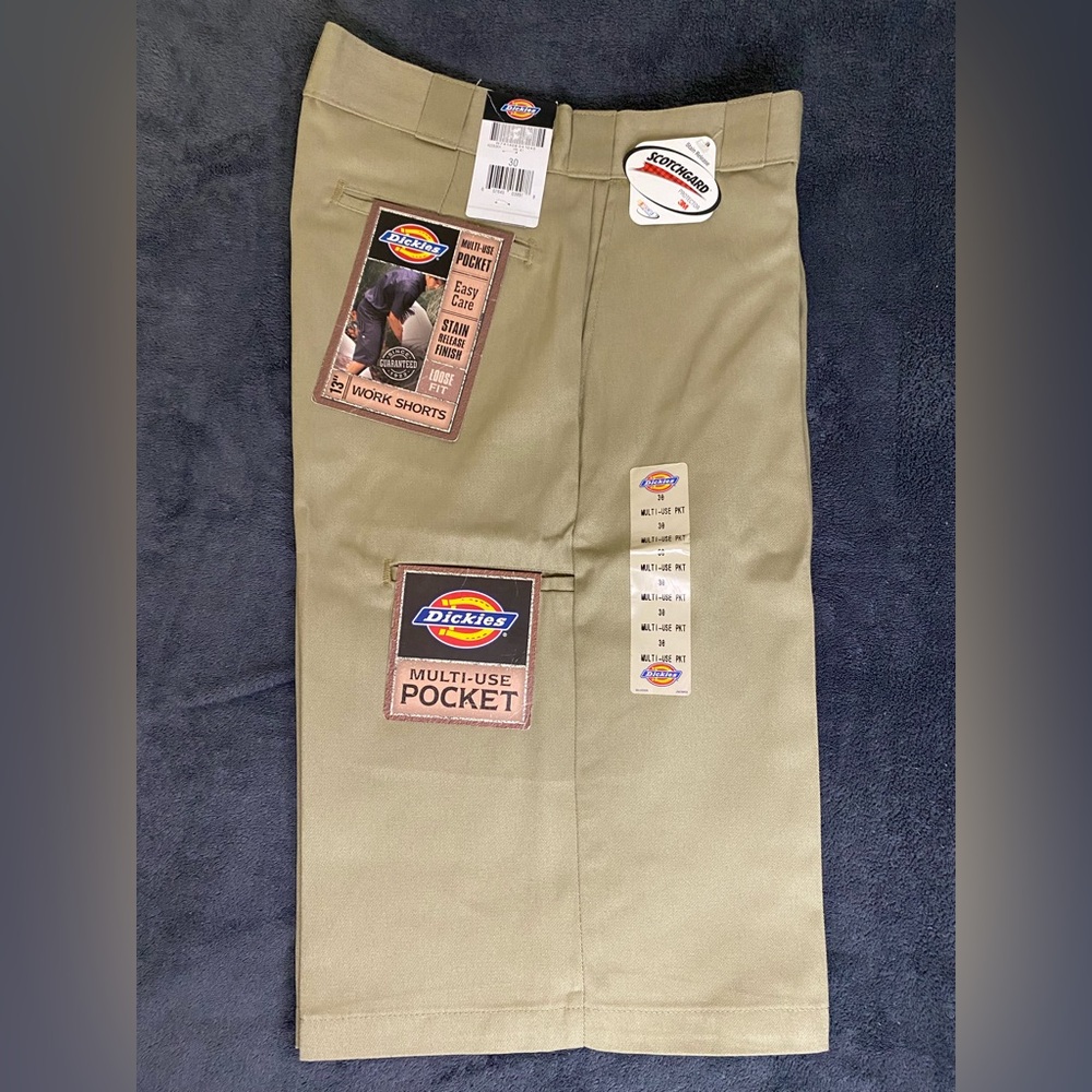 🌟VINTAGE🌟 2004 Deadstock Dickies 13" Loose Fit Multi-Pocket Work Shorts - Khaki